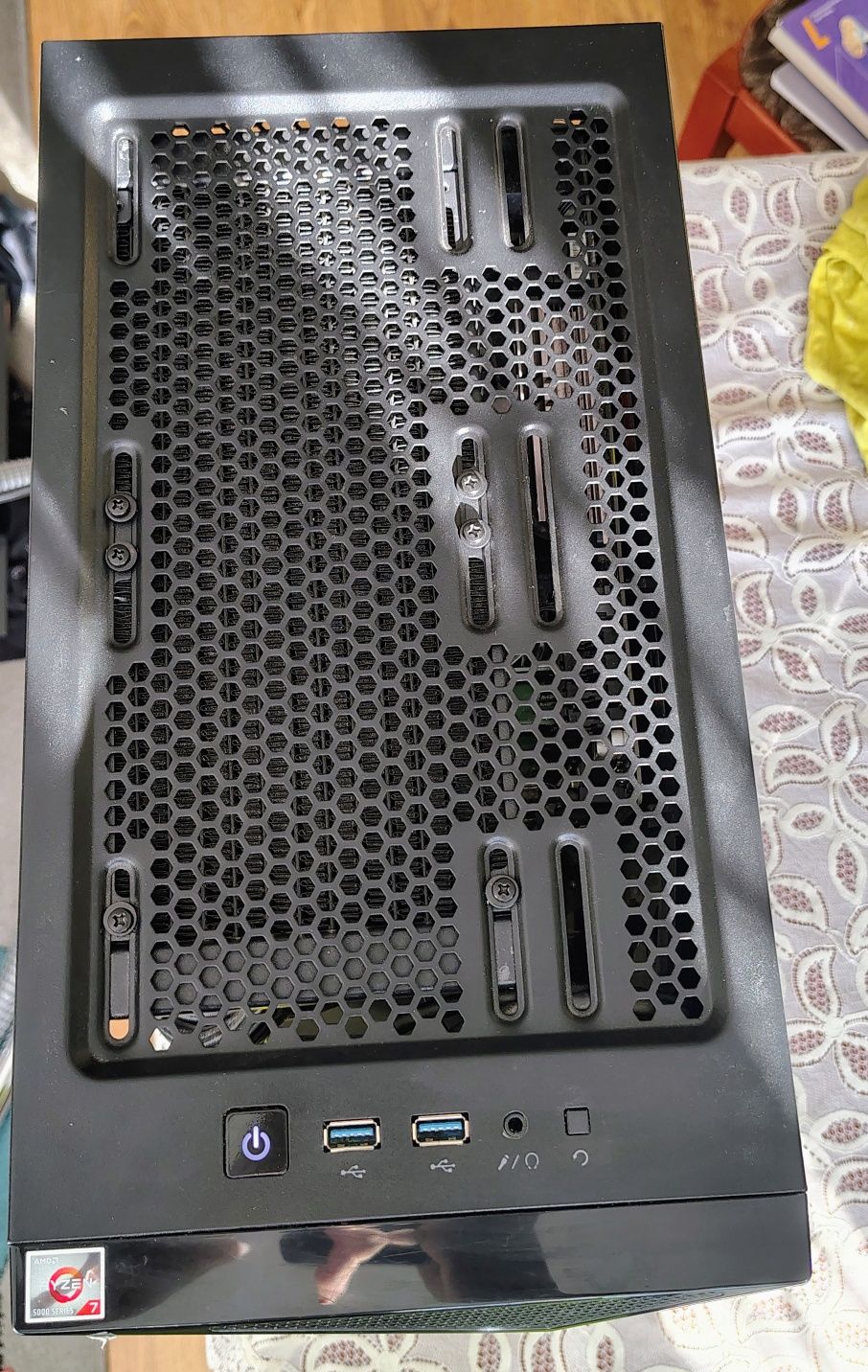 Komputer Gamingowy rx 7700xt oraz  r7 5800x