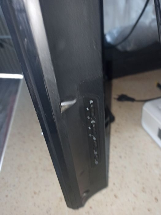 Telewizor Thomson 32Hu2253 na części