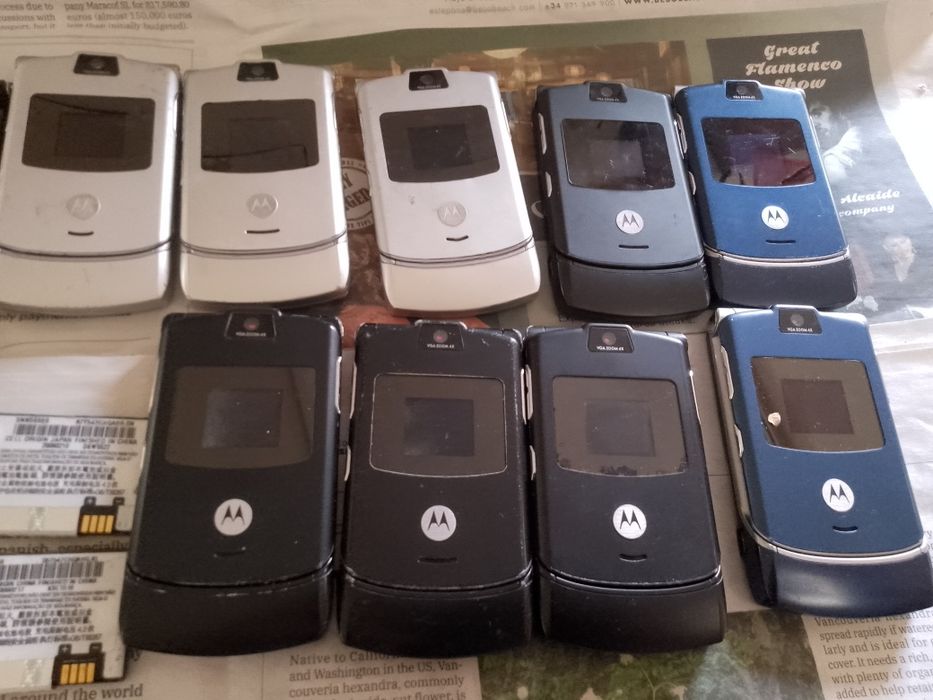 22 Motorola V3 vintage