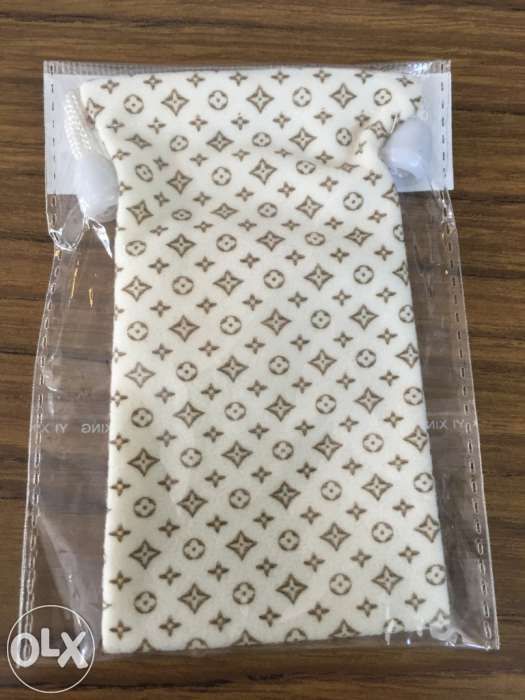 Bolsas para telemovel logo louis vuitton