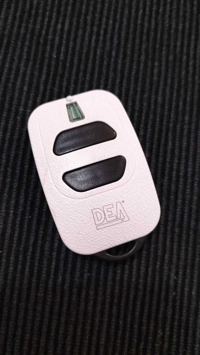 Comando para garagem DEA