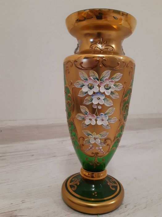 Ваза - Bohemia. Позолота, смальта, смарагдове скло, ручне ліплення.