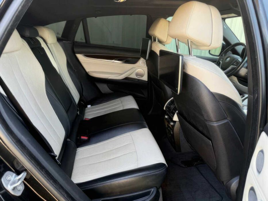BMW X6 xDrive50i      2017