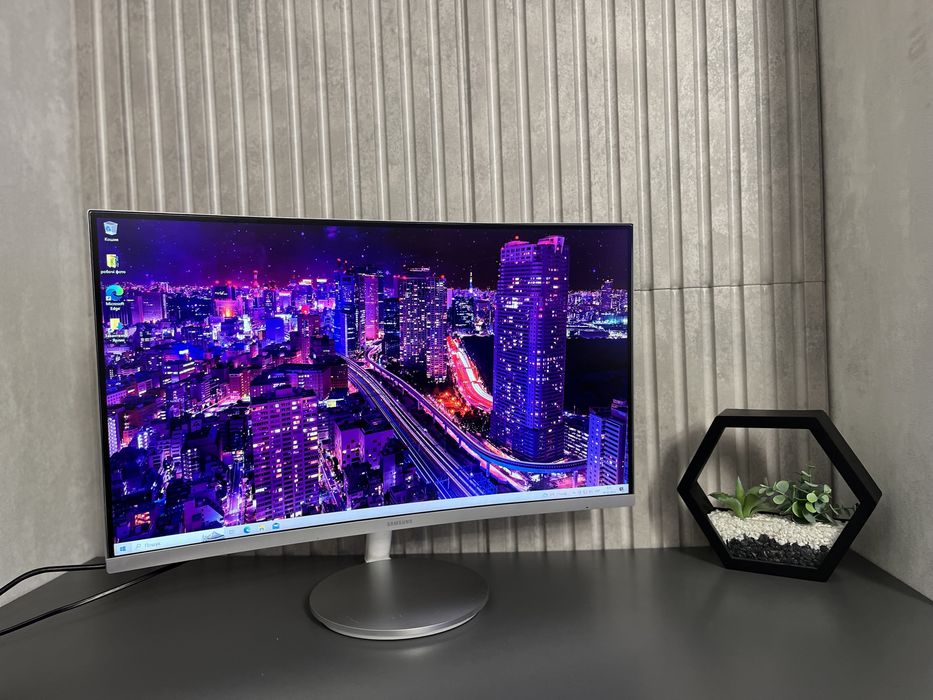 Вигнутий білий монітор Samsung 27 дюймів full hd