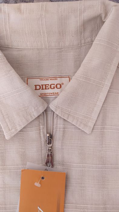 Рубашка с коротким рукавом.