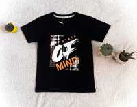 T-shirt czarny z printem 164