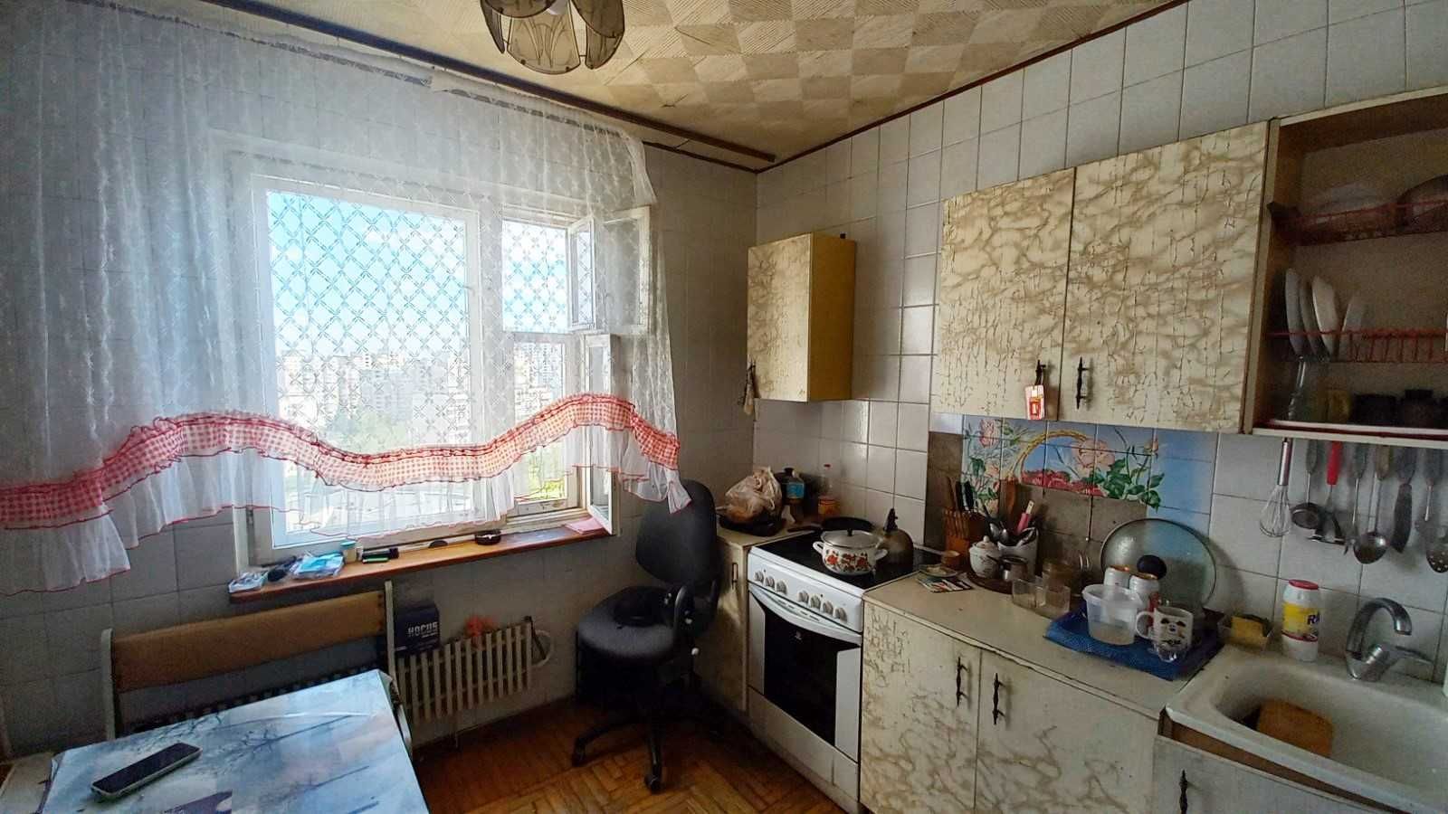 Продам 2-кімнатну квартиру на Троєщині
