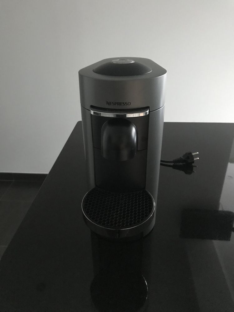 Máquina de café nespresso vertuo plus delux