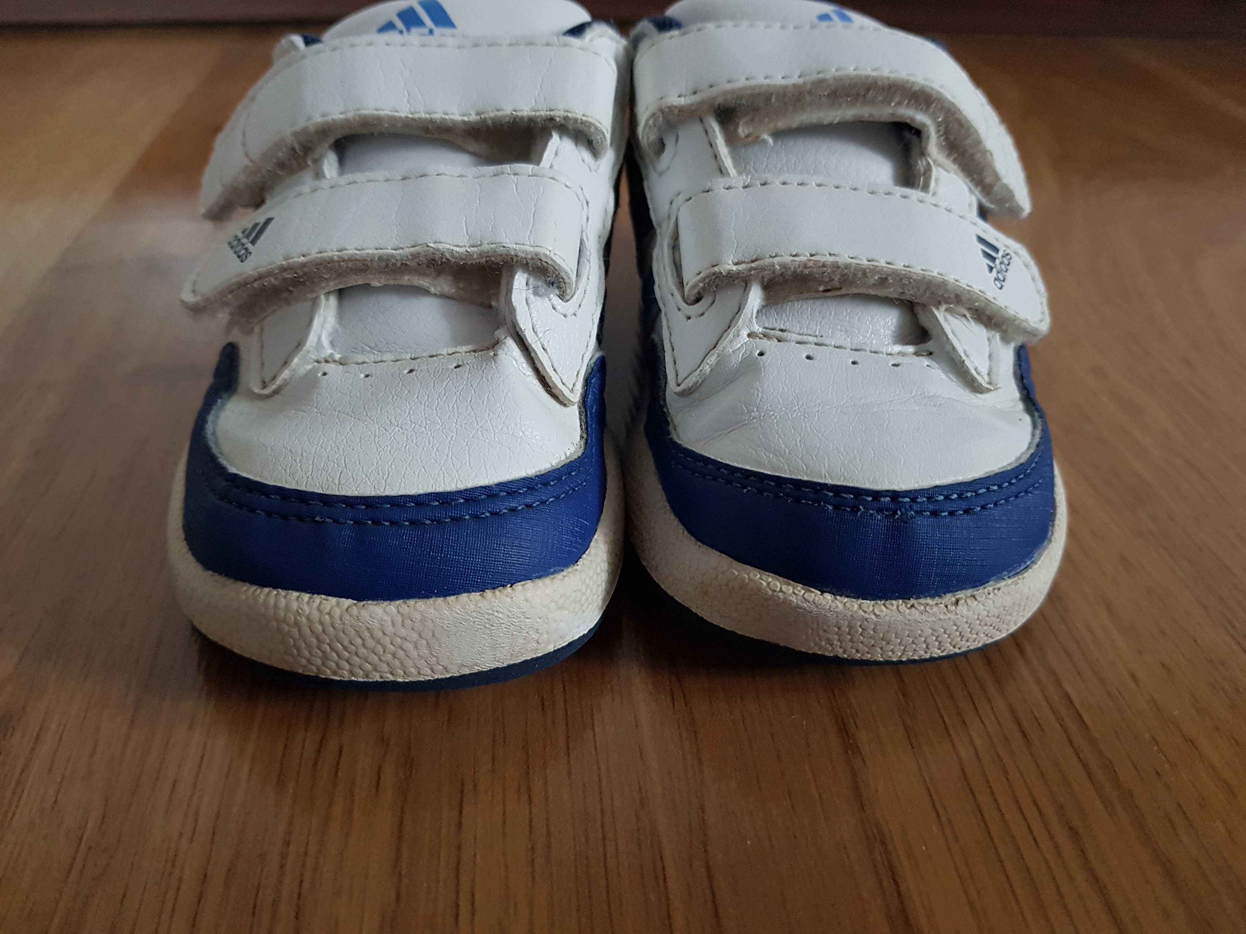 Biało- granatowe buty Adidas 22