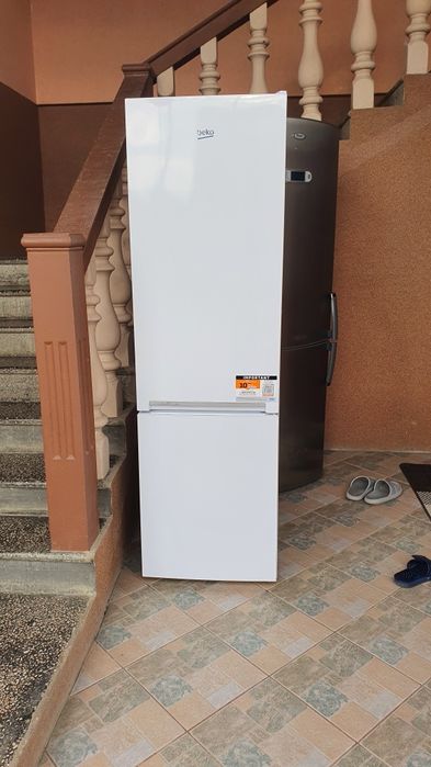 Продам Двохкамерний холодильник ціна 15000договірнакуплений 24.11.2025