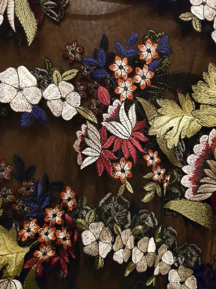Sukienka transparentna hafty  kwiaty Zara