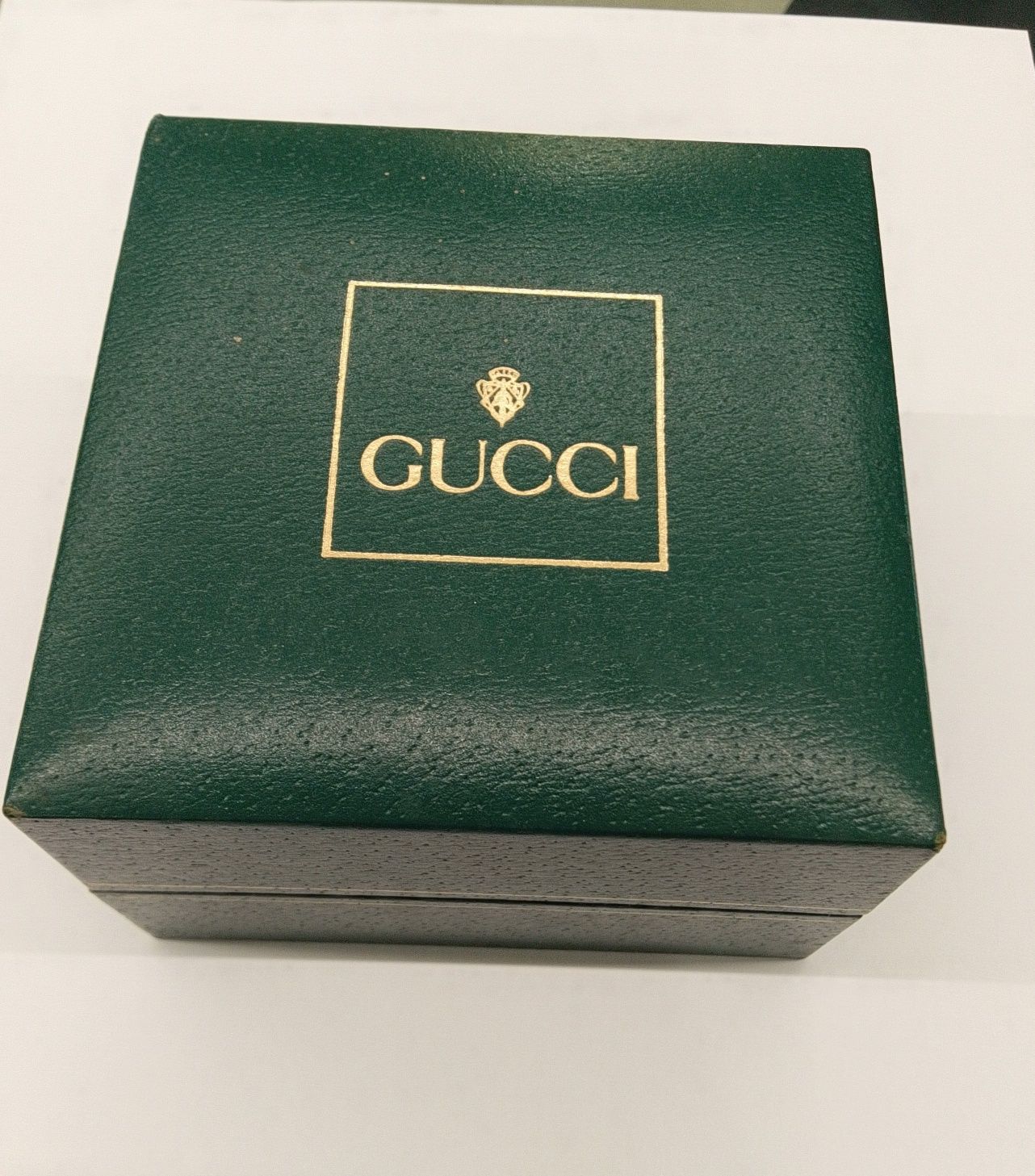 Relógio Gucci novo (MUITO pouvopouco   argolas nunca usadas o que lhe