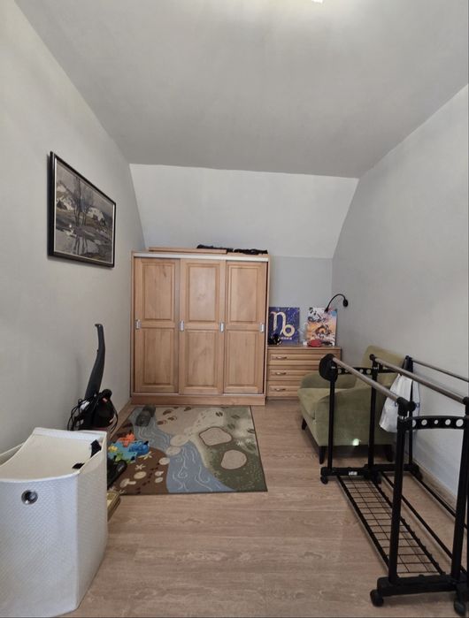 Напівособняк із загальним двориком