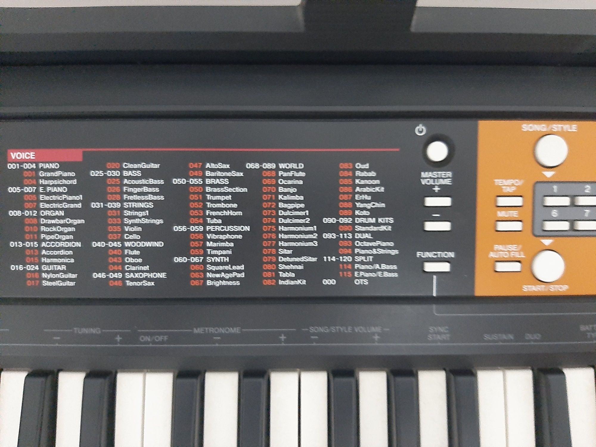 Piano yamaha f51