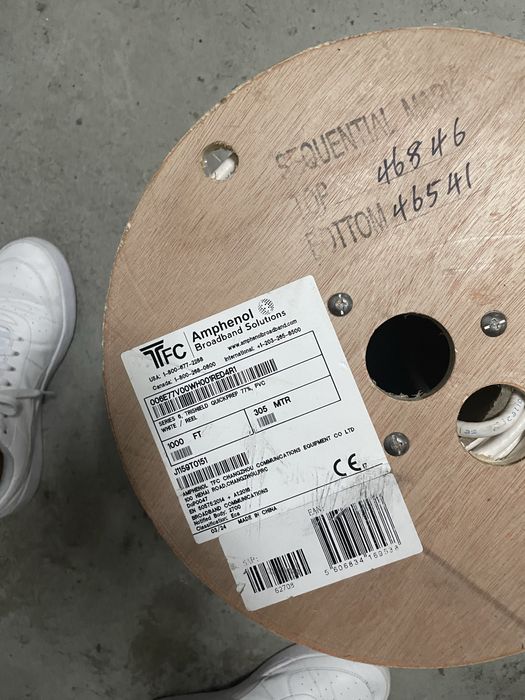 Bobines de cabo coaxial 1 preto e 1 branco sinal incluido .