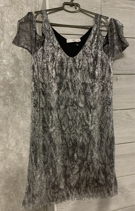 Люрексова новорічна святкова сукня Mango з відкритими плечима