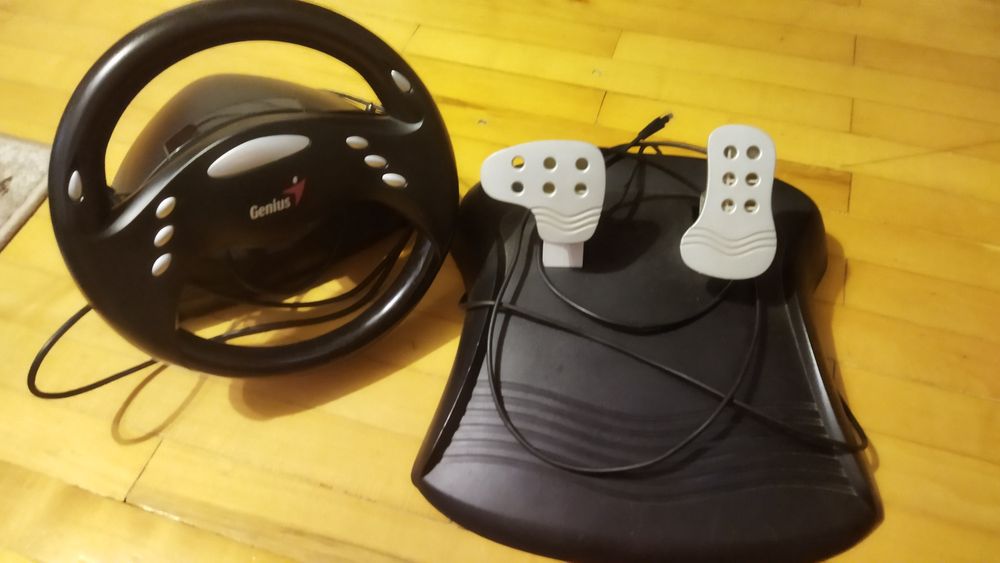 Продам игровой руль и педали.