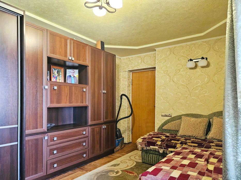 Продаж 4 кімнатної квартири, вулиця Медової Печери, цегла