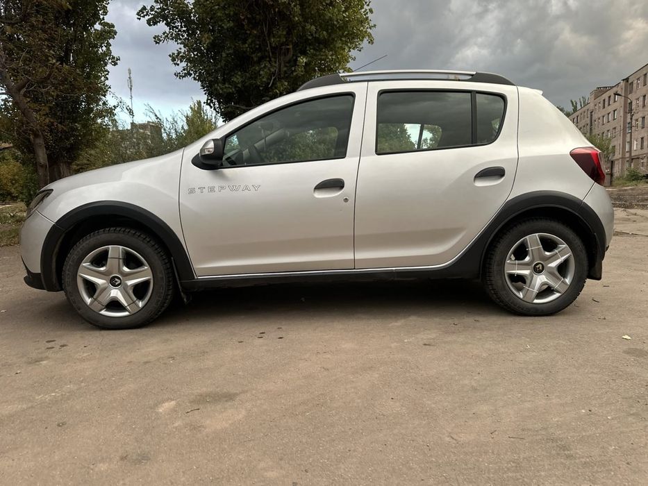 Reno sandero stepway 2013 год 1.5 дизель в очень хорошем состоянии