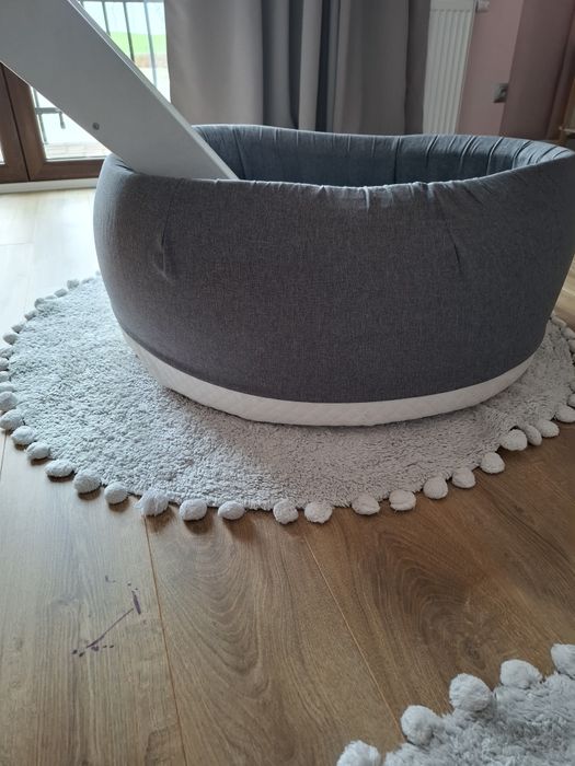 Suchy basen z kulkami