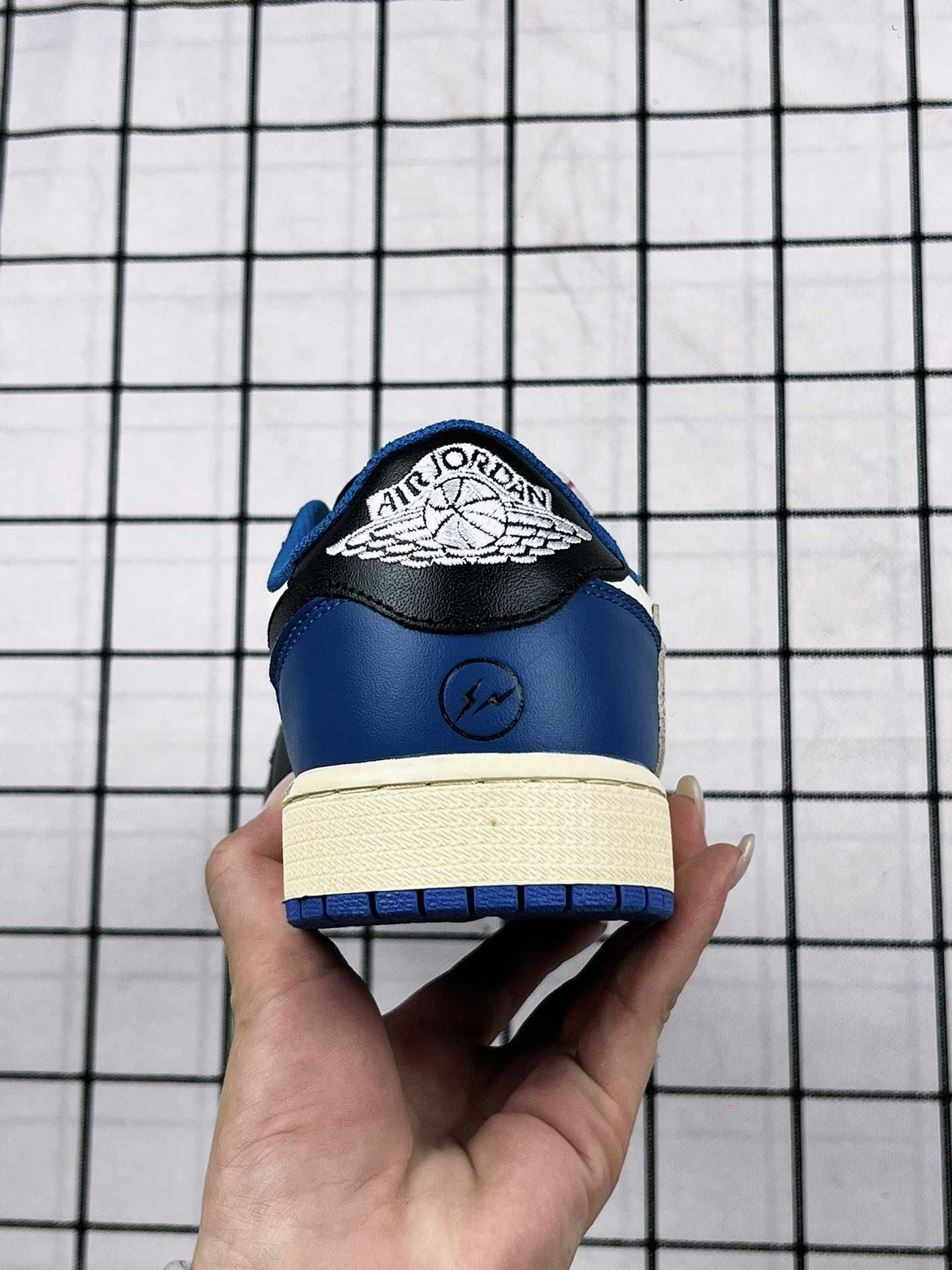 Buty Jordan1RetroLowOGSPFragment x Travis Scott sportowe rozmiar.41