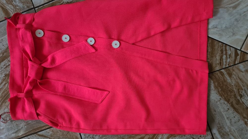 Piekna Spódnica  za kolano