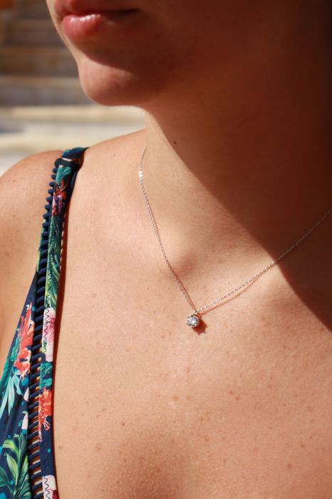 Colar solitário de Diamante de Moissanita