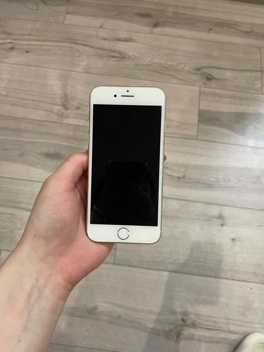 iPhone 8 1800 грн