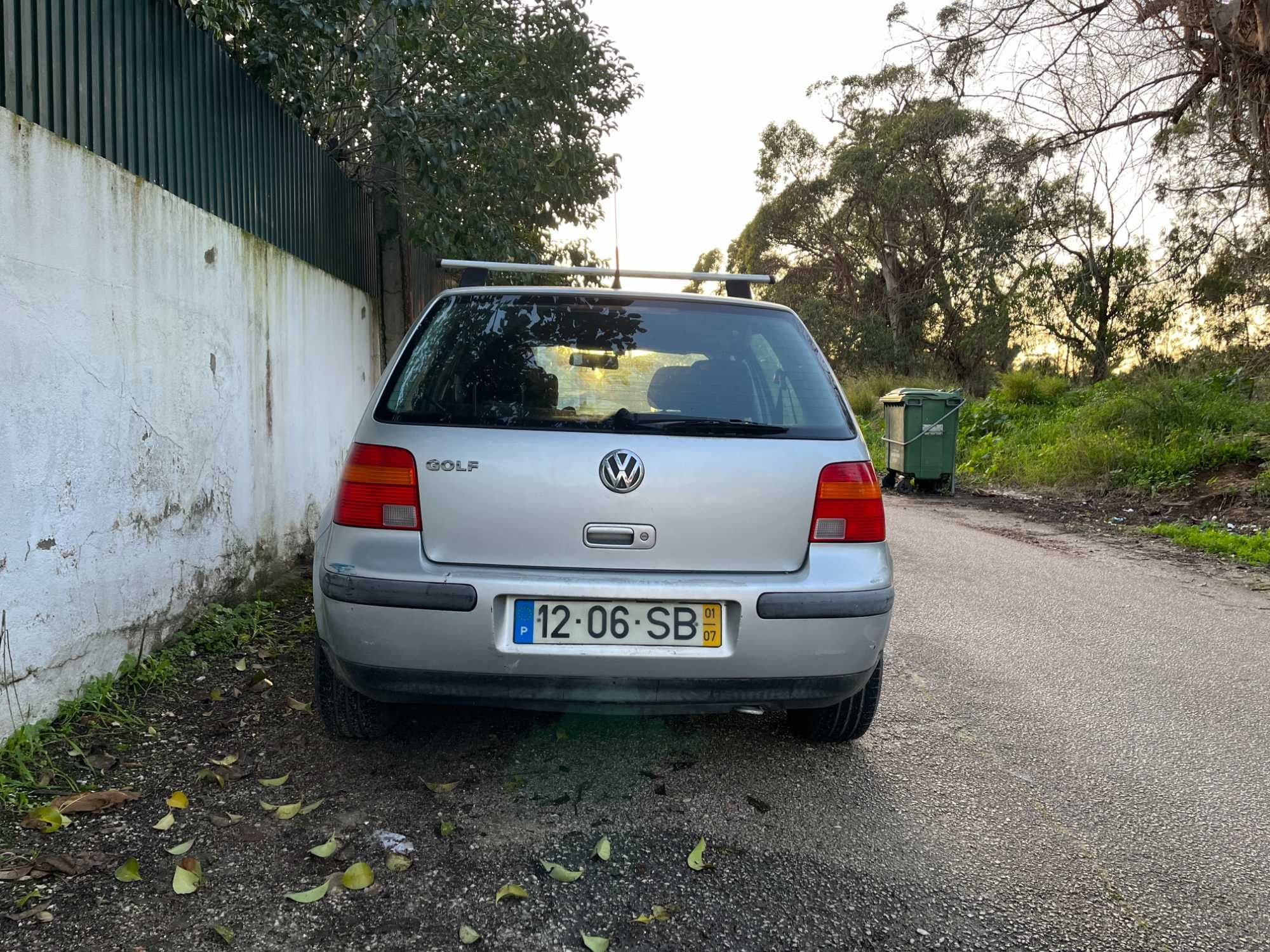 Vendo carro Golf 2001 - 5 portas