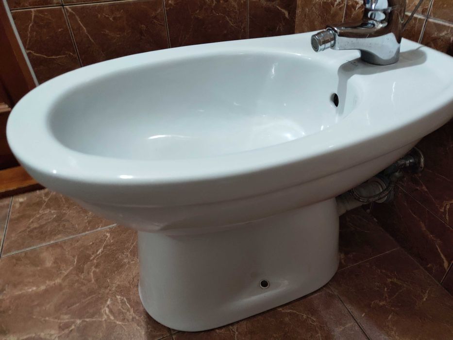 Продам Біде з краном.