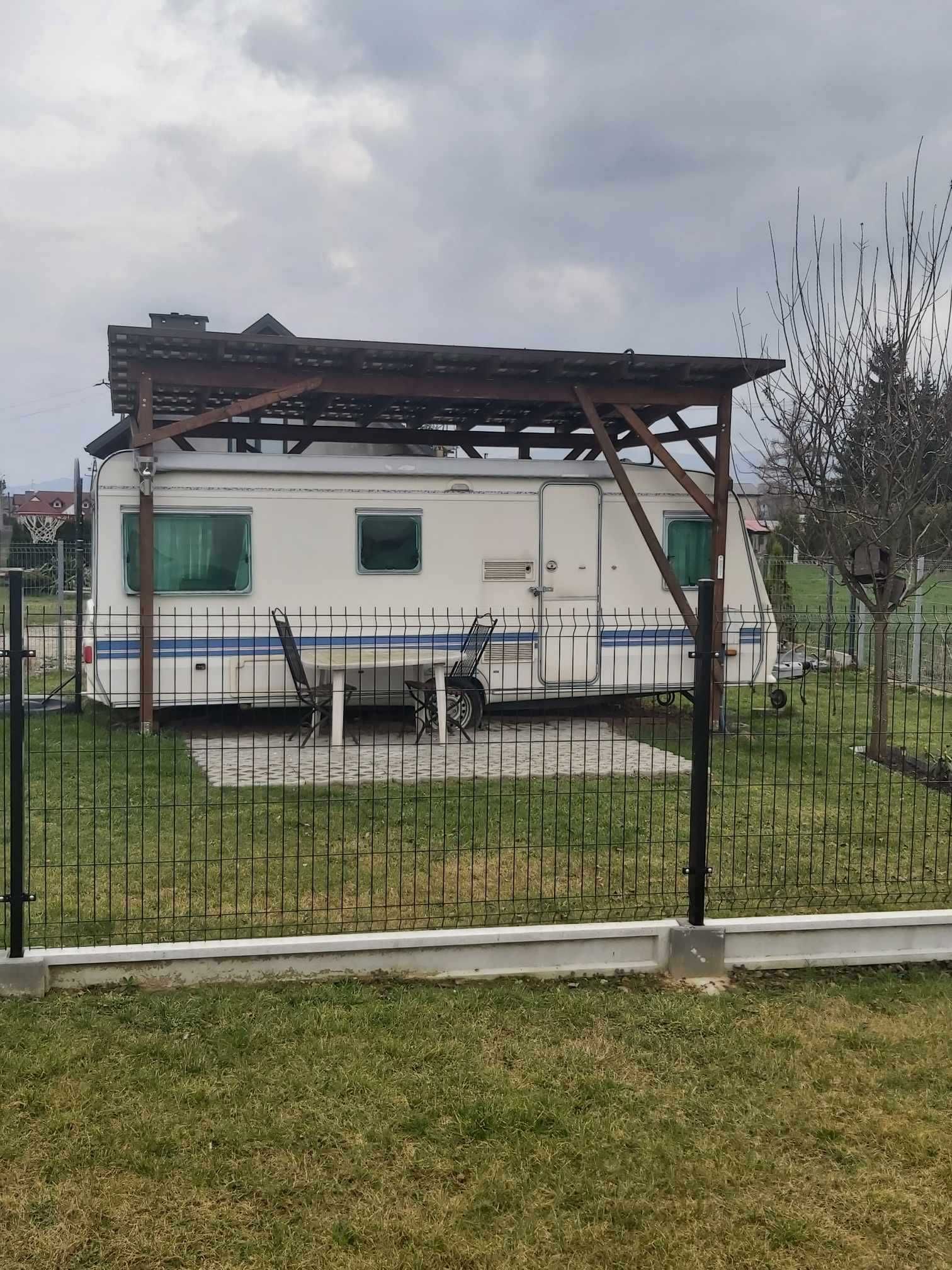Wynajem przyczepy campingowej z działką