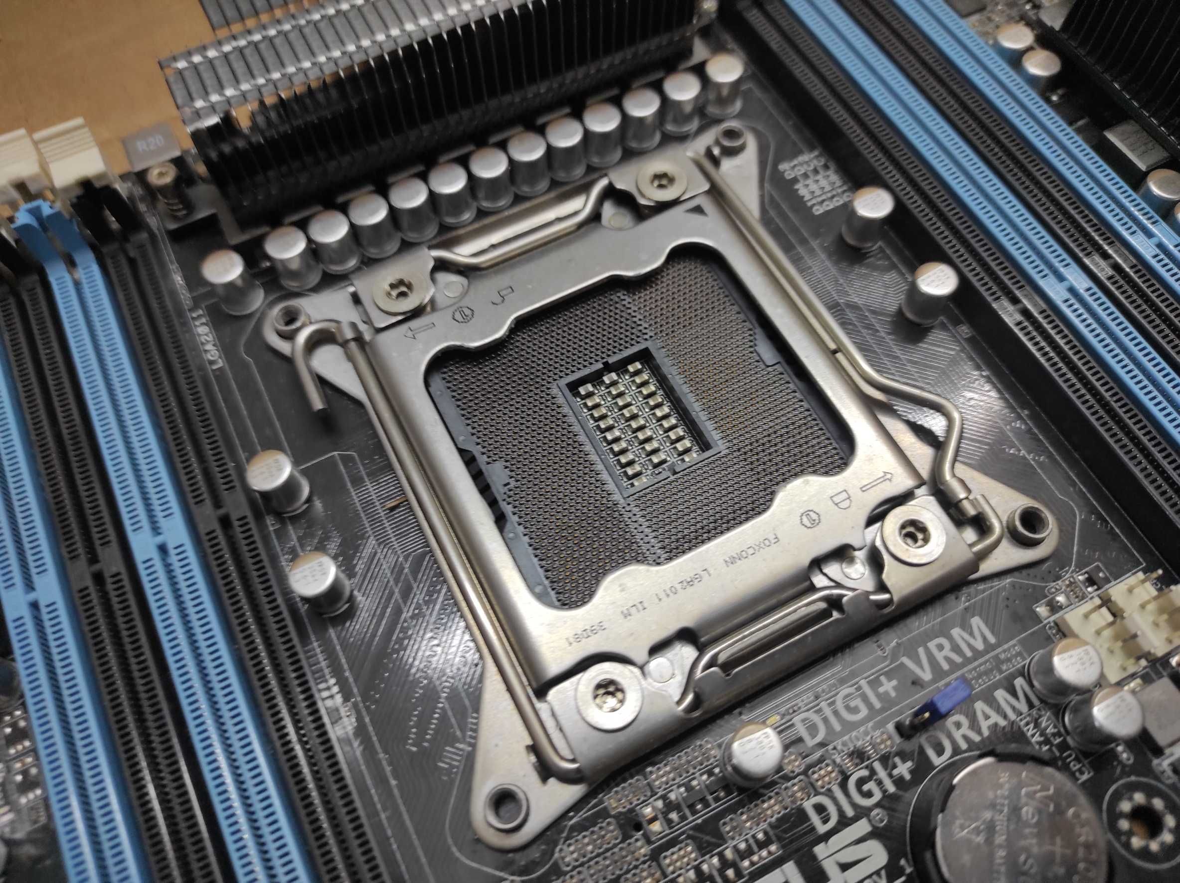 Dwie płyty główne ASUS P9X79 WS/IPMI LGA 2011