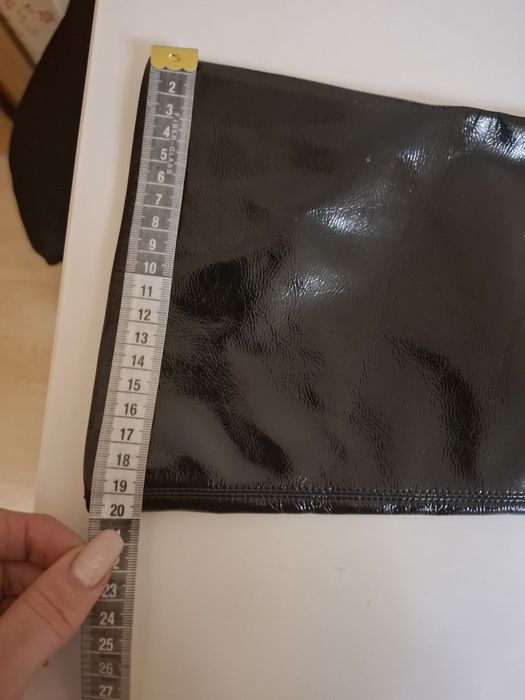 Вишукані лаковані ботфорди