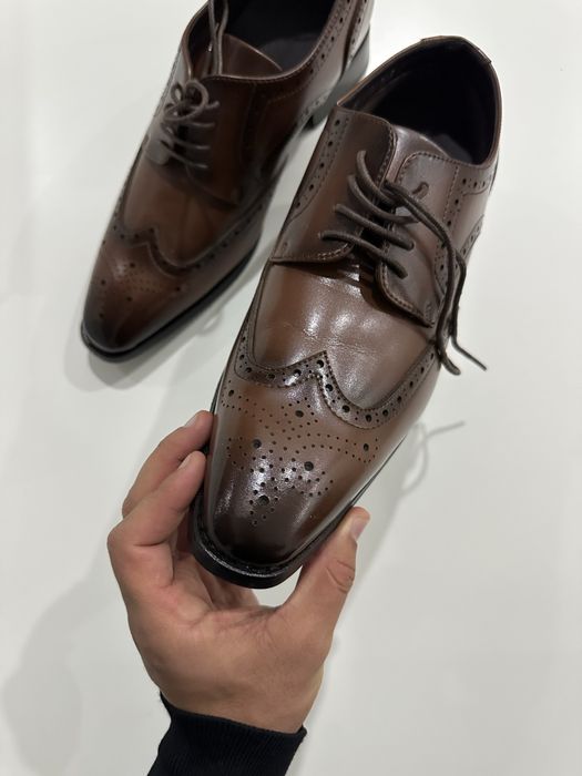 Sapatos em pele e com elevação