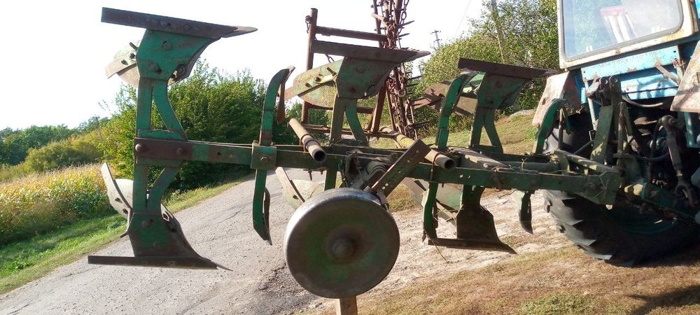 Плуг 3-х корпусний оборотний