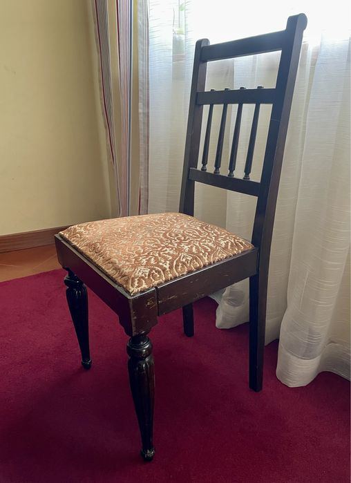 Mesa de Sala de Jantar e 4 cadeiras em madeira Vintage