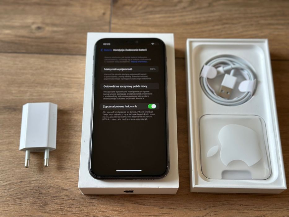 iPhone 11 64GB czarny z ładowarką bateria 92%