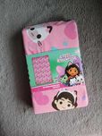 Prześcieradło bawełniane Gabby's Dollhouse 90x200x25 koci domek gabi