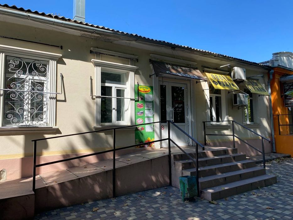 Центр города Декабристов угол Потемкинской фасадное помещение 70м 1000