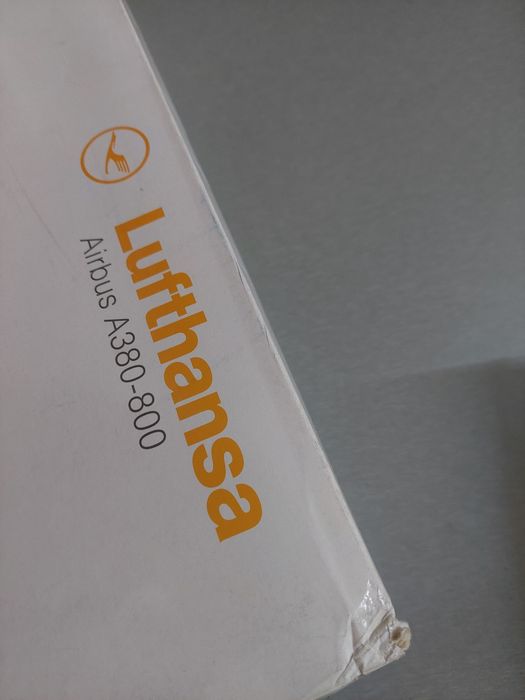 Caixa modelo avião lufthansa airbus A380 800