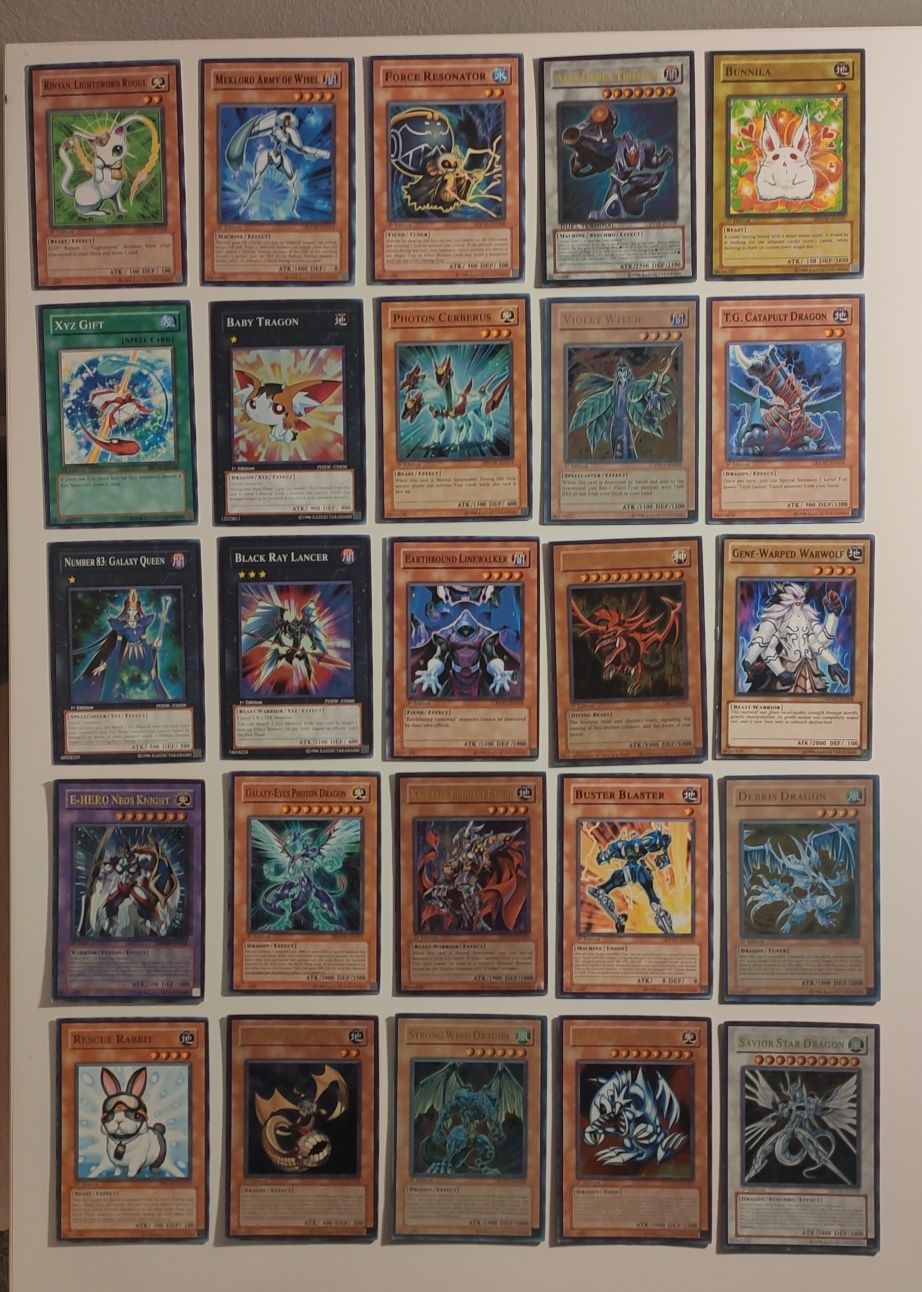 Cartas Yu-Gi-Oh diversas