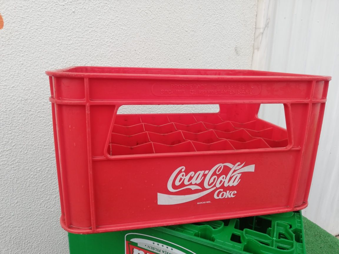 2 caixas grade coca cola
