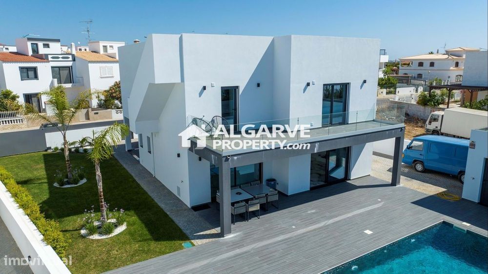 Maravilhosa moradia T4 a poucos passos da praia da Fuseta, Algarve