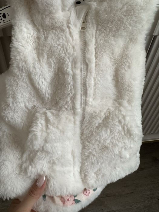 Kamizelka slodka baranek 86 biala kaptur kieszenie