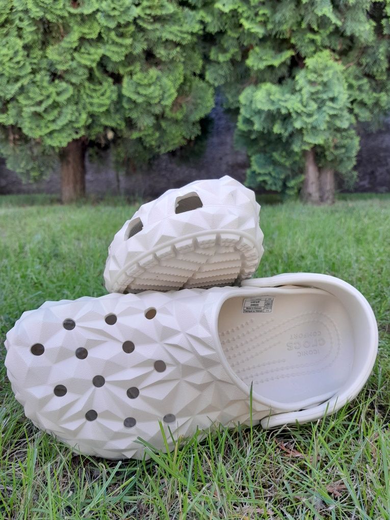 Crocs Classic Geometric New