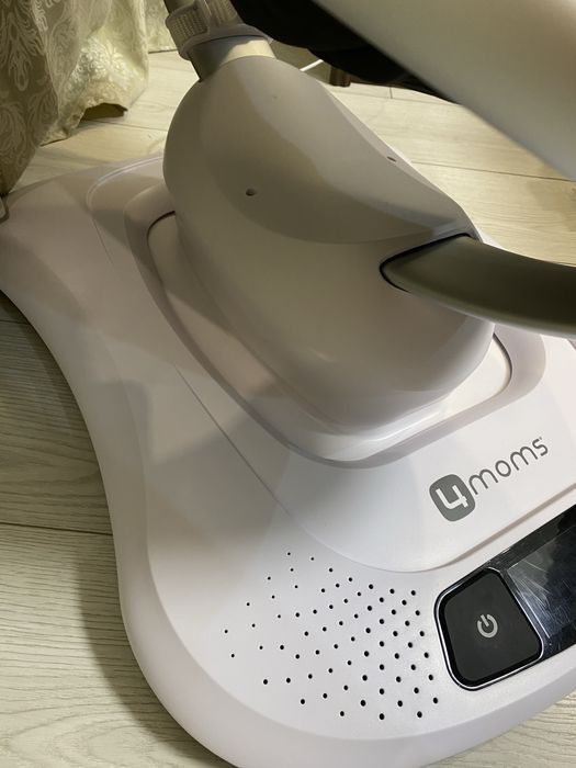 Заколисуючий центр 4moms mamaroo 4.0 качель крісло гойдалка + вкладиш