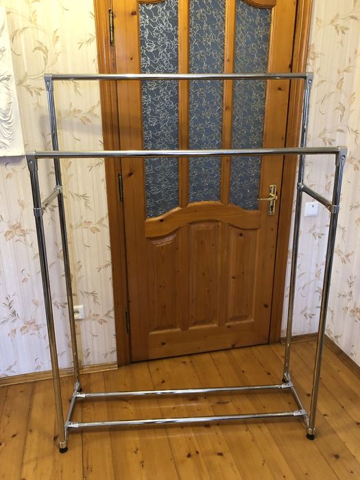 Стійка для одягу