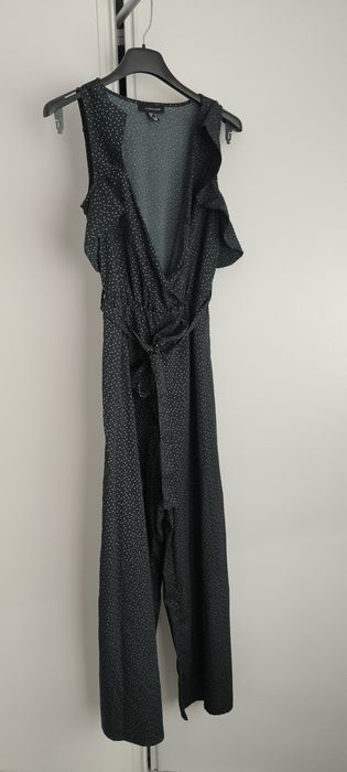 Macacão em tecido com padrao de bolinhas