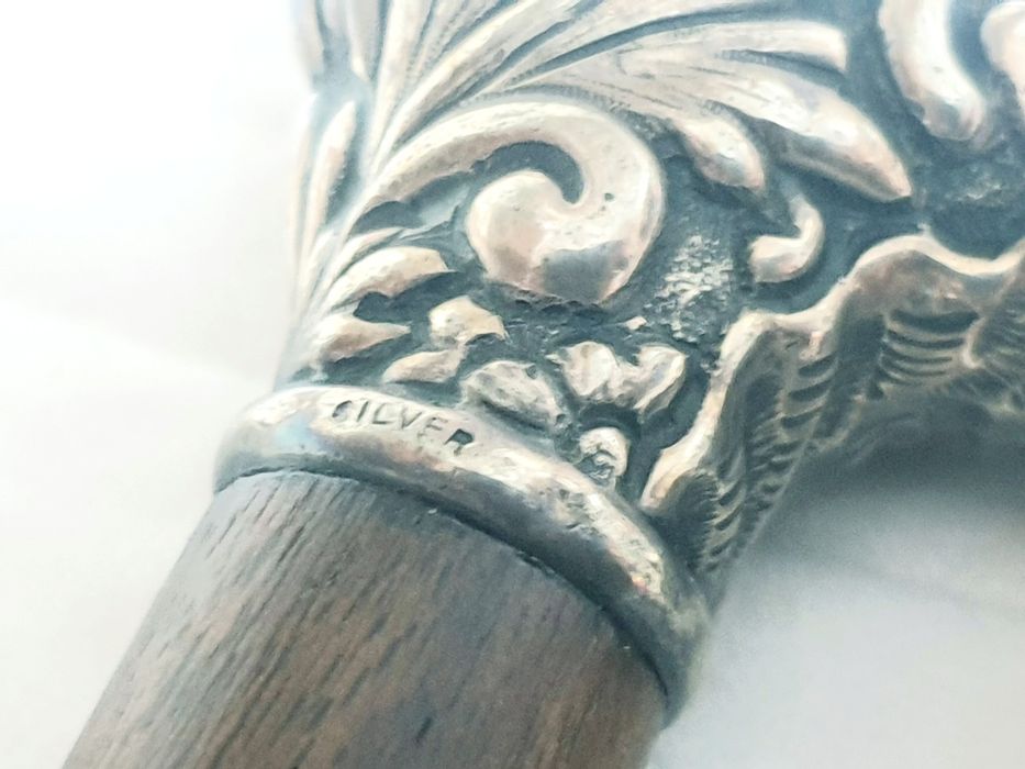 Linda antiga bengala de criança Arte Nova com castão em prata