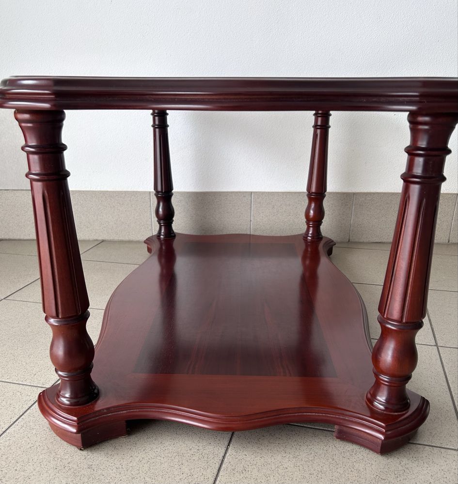 Mesa de centro com tampo em vidro